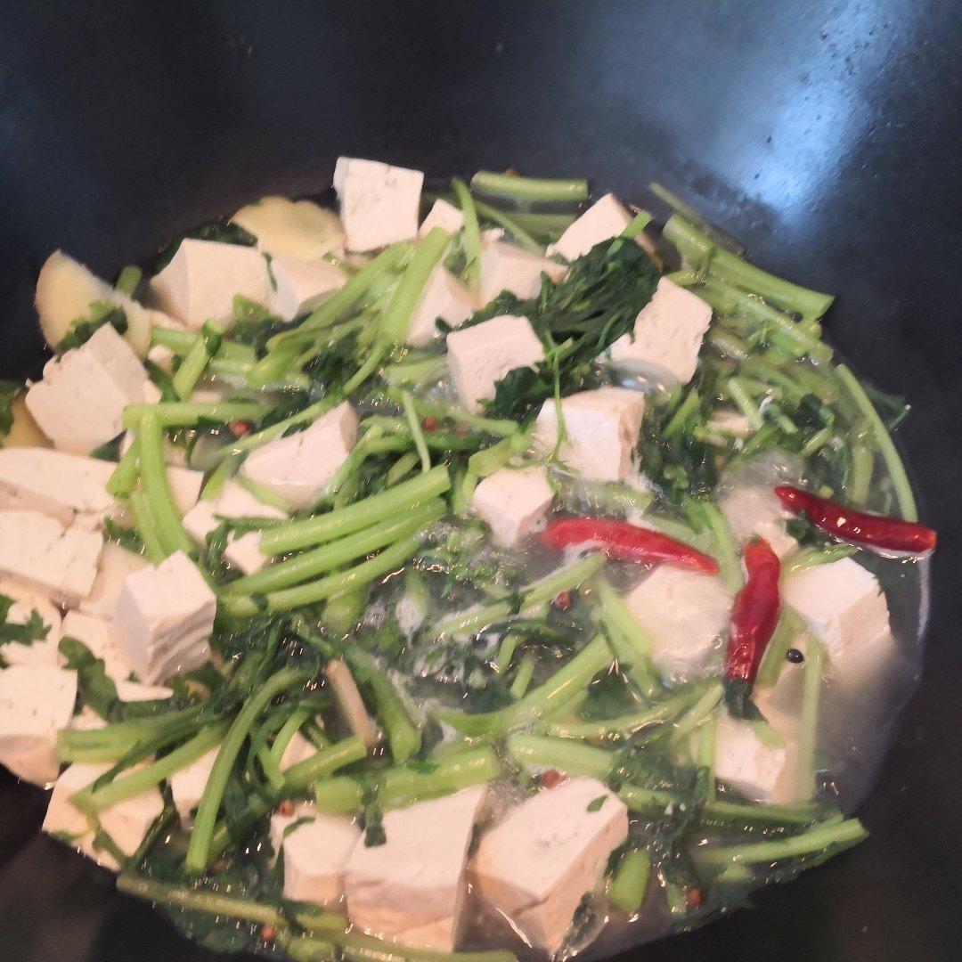 茼蒿豆腐炖海虾（快手菜）