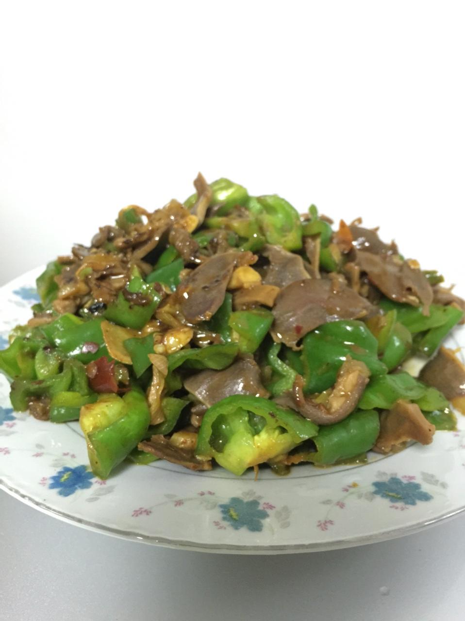 淡水素荷做的小炒鸭胗