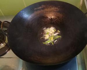 白菜炖豆腐泡的做法 步骤2