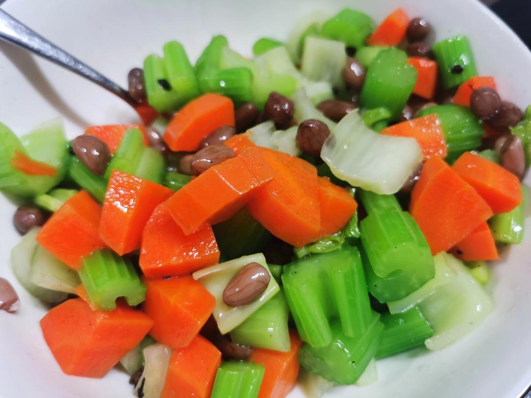 西芹胡萝卜拌花生