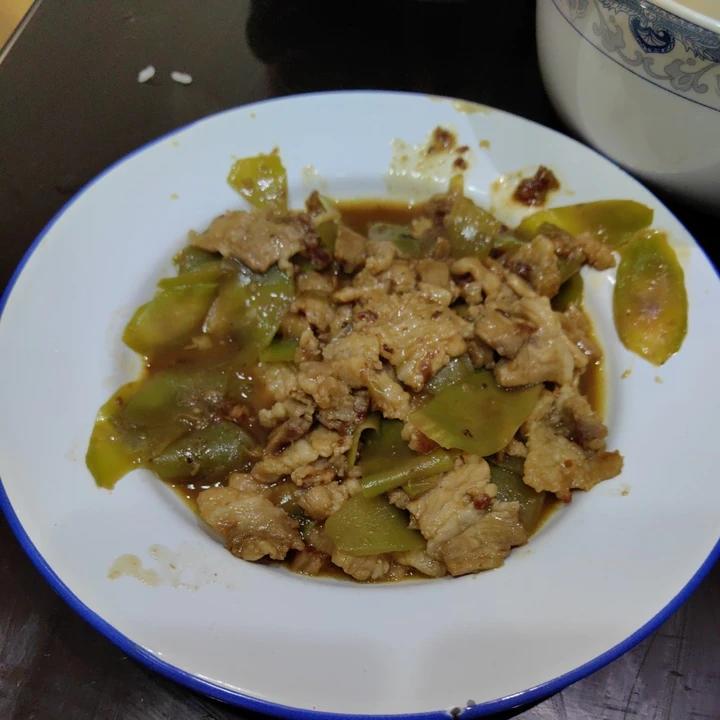 简单又好吃的莴笋炒肉