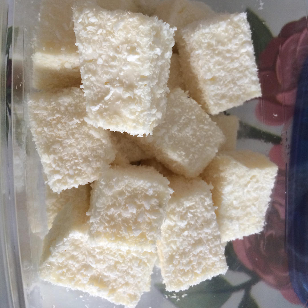 完胜85度C牛奶椰丝小方