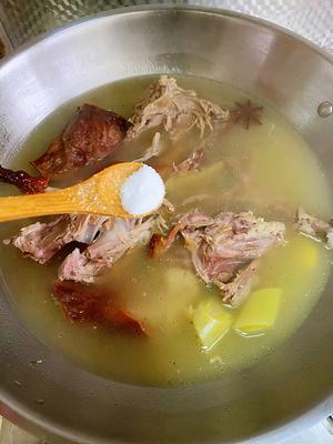 鲜美奶白鸭架汤（烤鸭附属品）的做法 步骤6