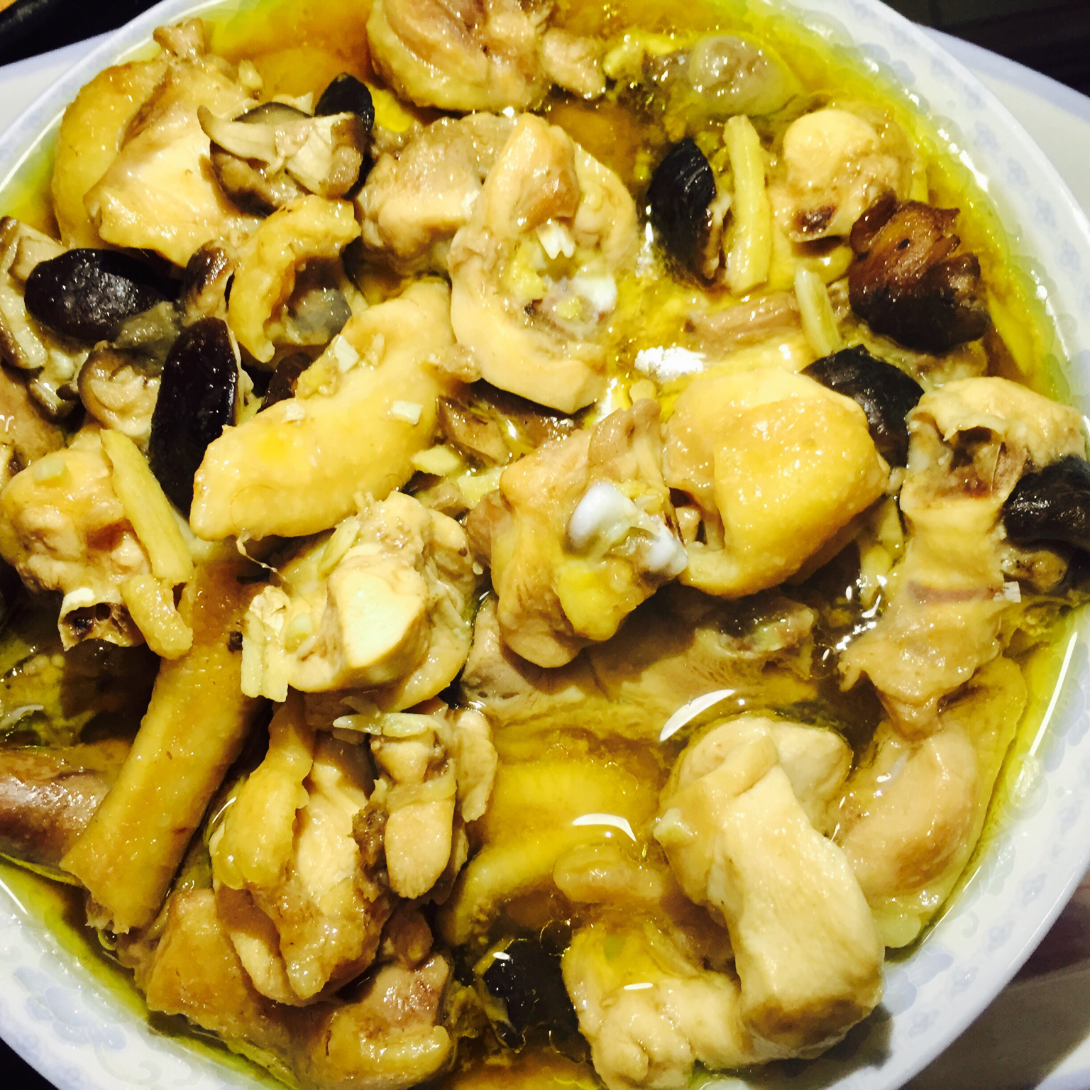 钢铁丸子小莹莹做的冬菇蒸滑鸡