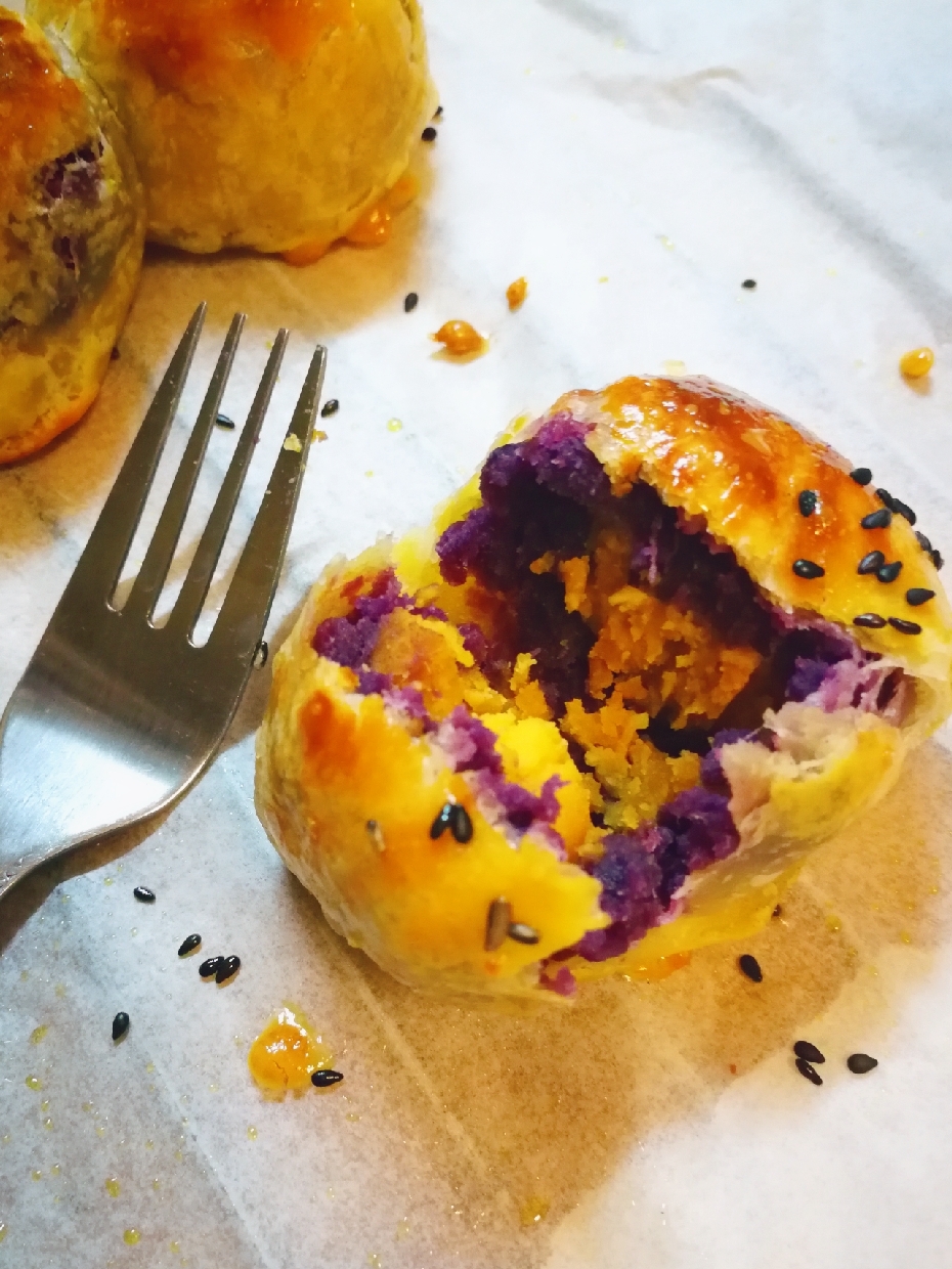 简易版紫薯蛋黄酥的做法 步骤9