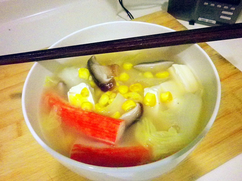 清理冰箱的少女小圆