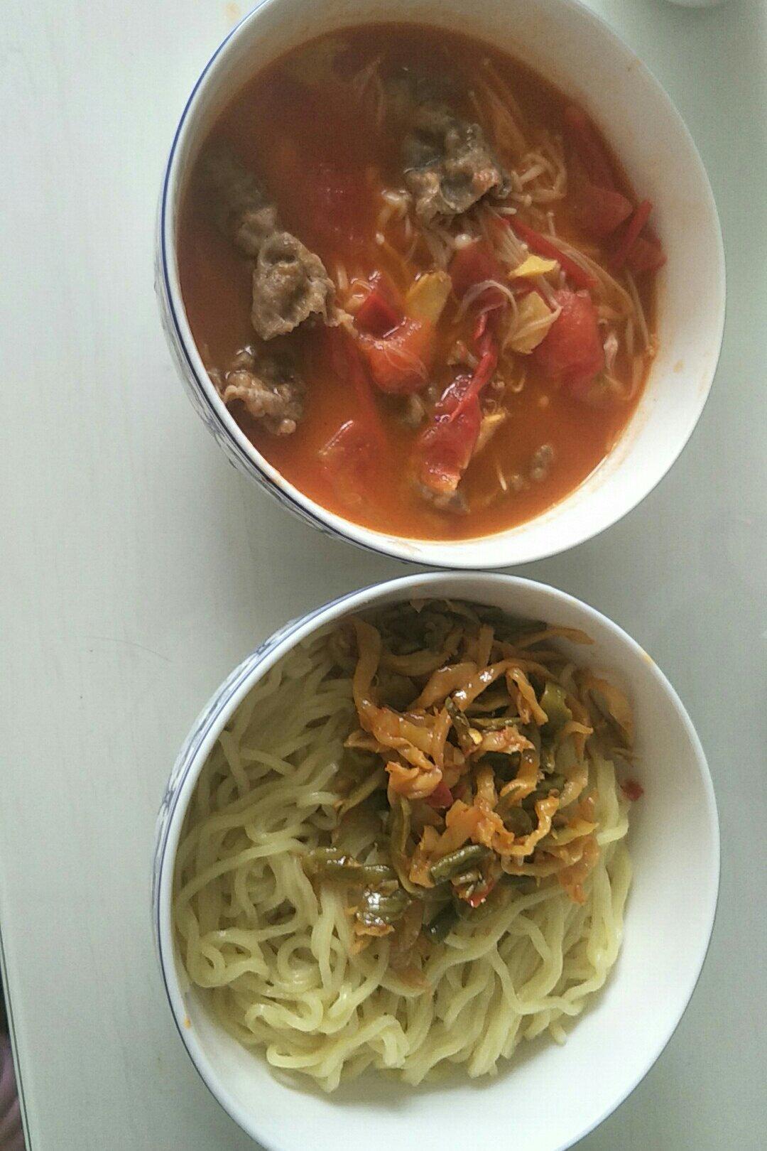 金针菇肥牛番茄锅