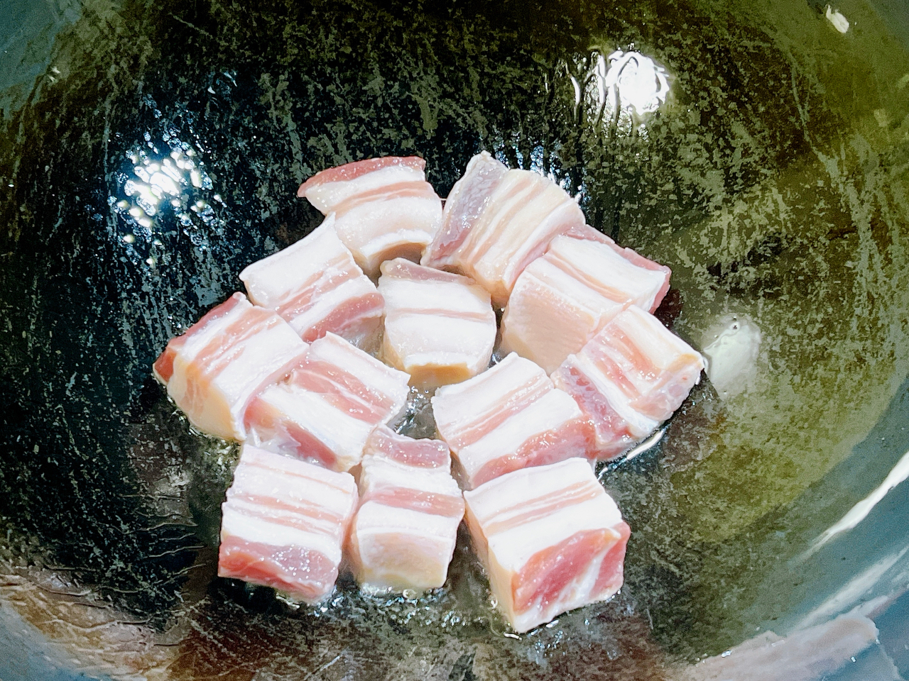 浓郁香甜的鲍鱼红烧肉的做法 步骤2