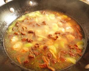 滑子菇丝瓜肉丸汤的做法 步骤6