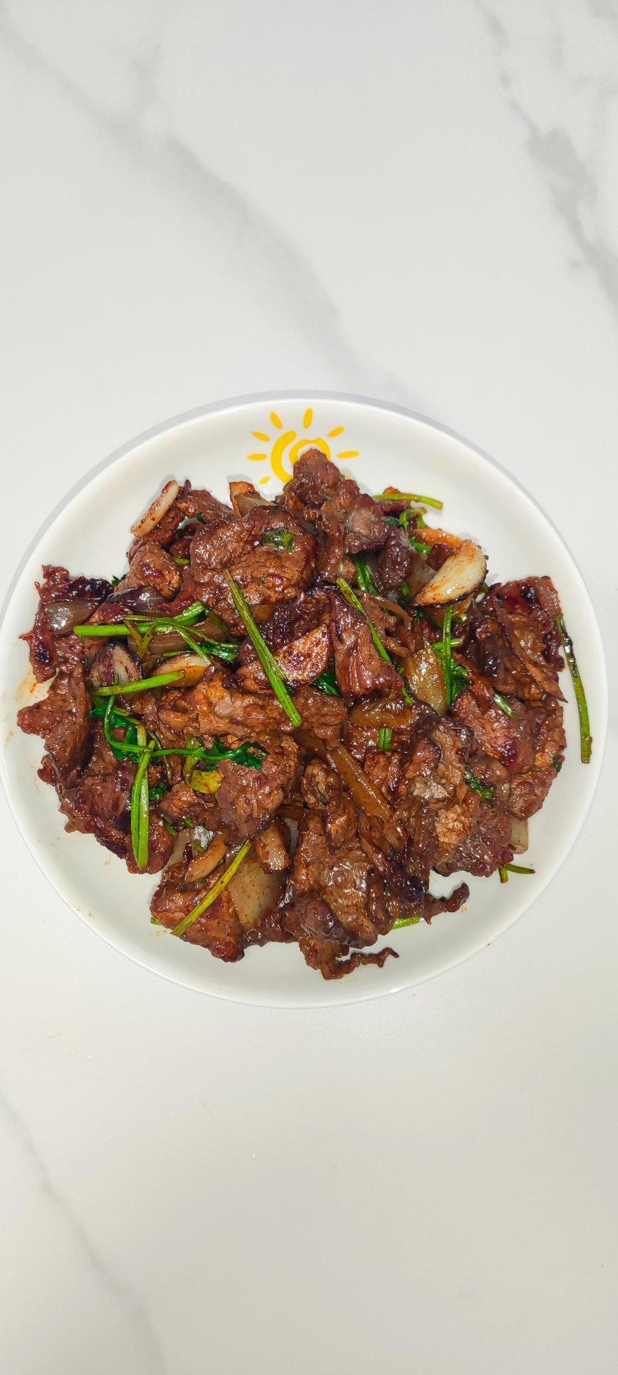 孜然牛肉（👈孜然肉片向左，吉野家向右👉）