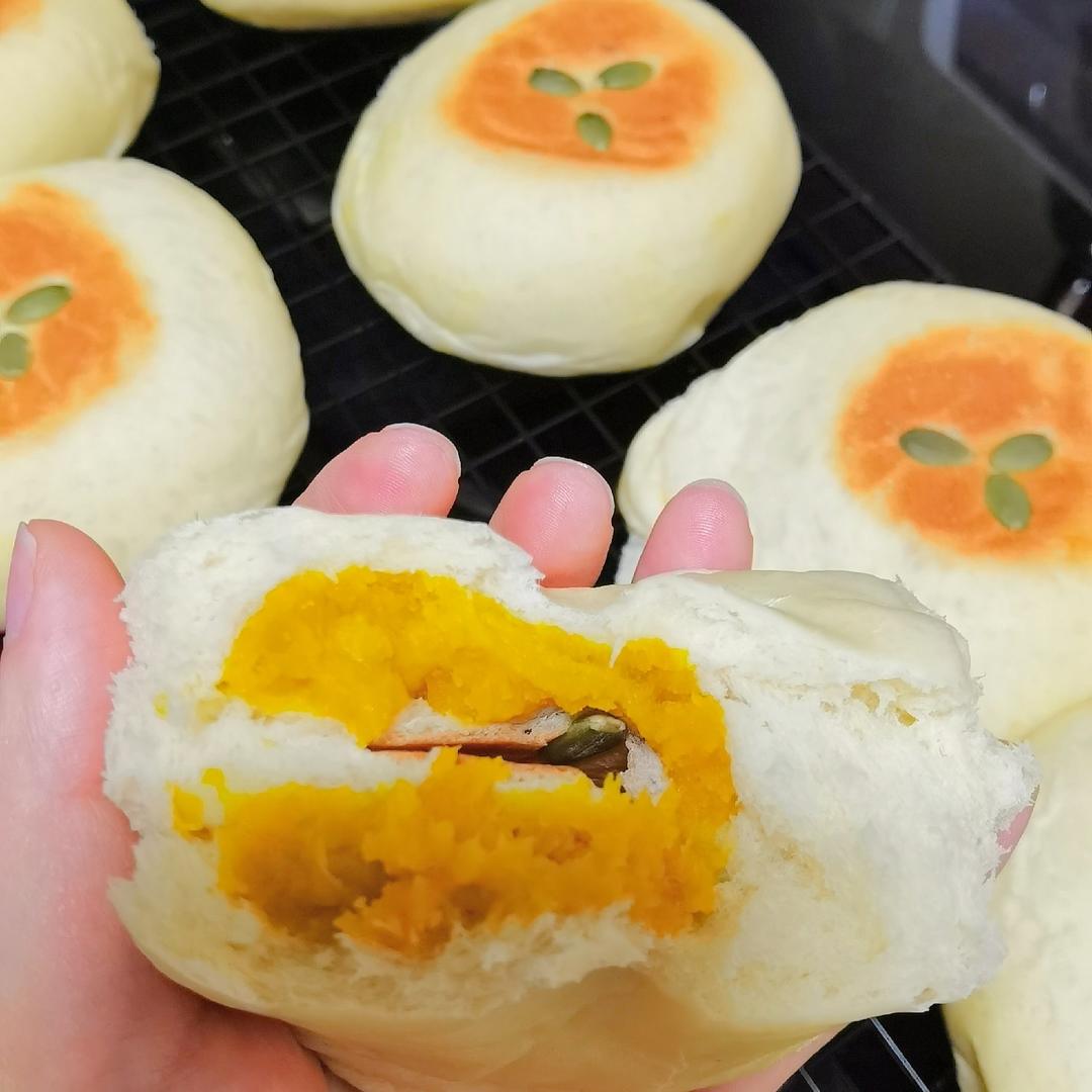 内馅满满的芋泥面包