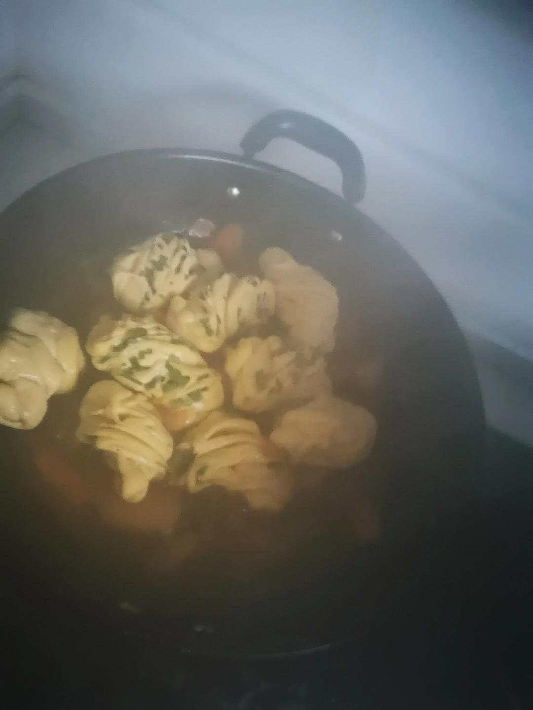 排骨烧土豆蒸花卷