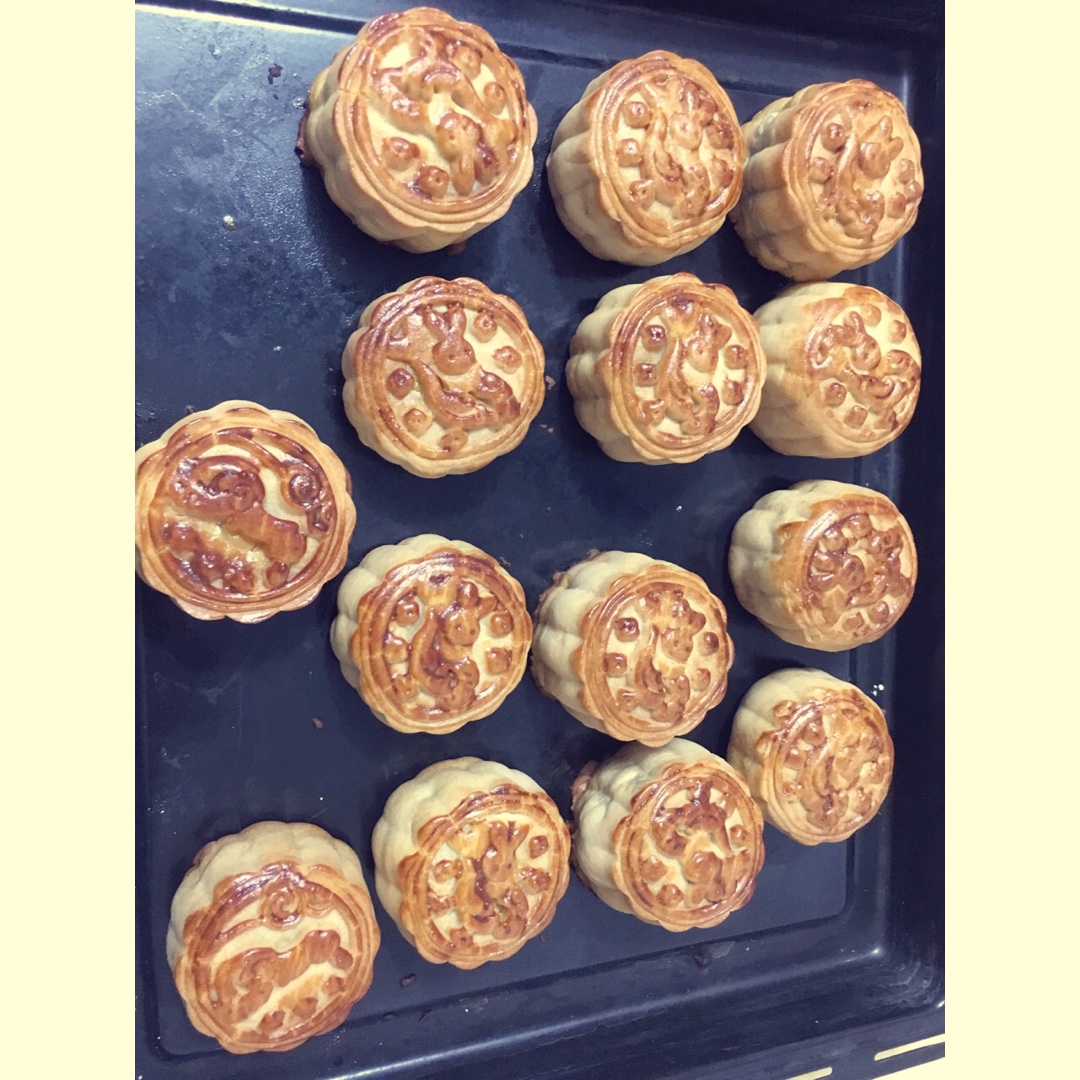 广式月饼——蛋黄莲蓉月饼