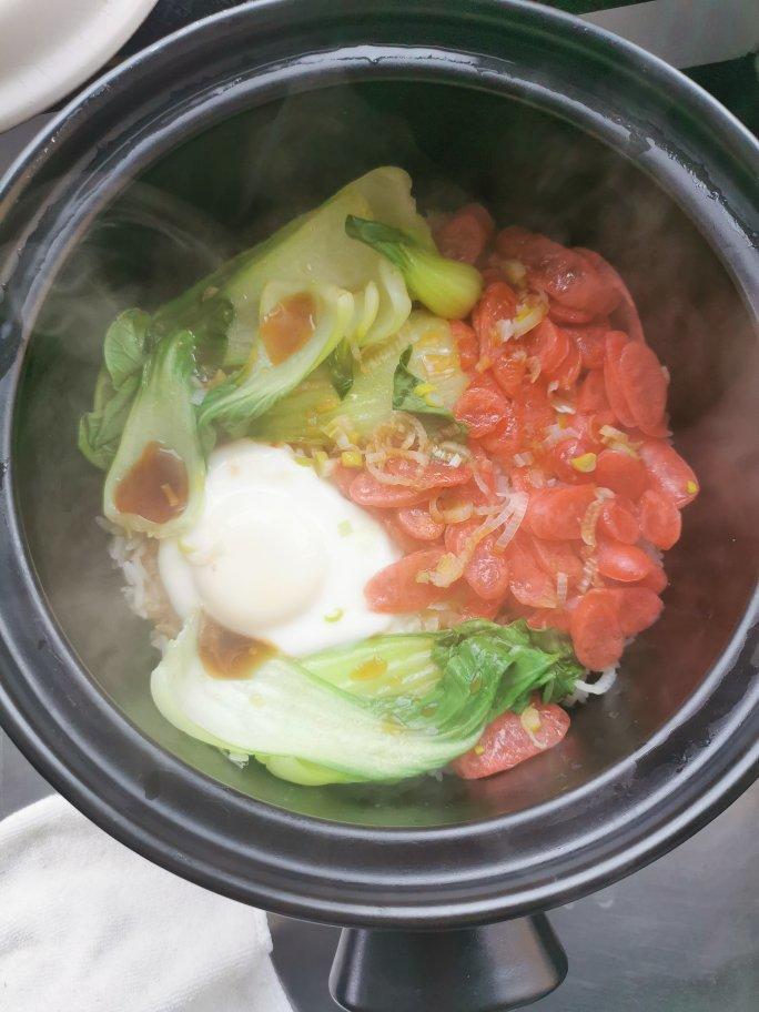广式腊味煲仔饭