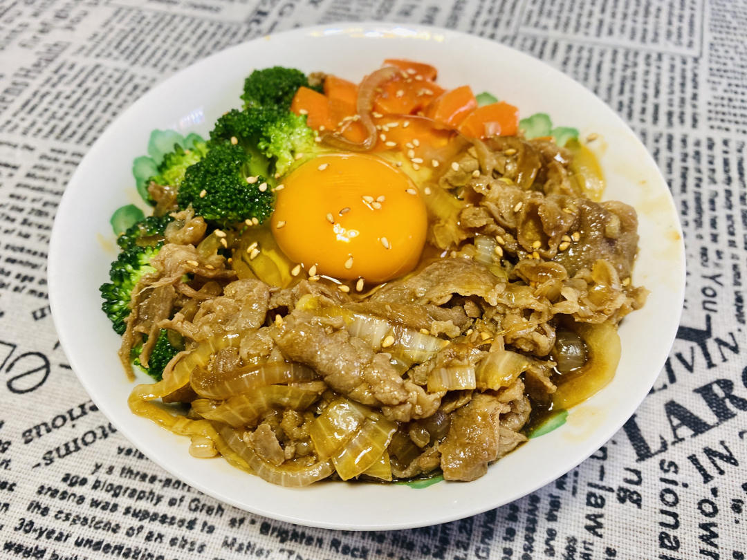 日式肥牛盖饭（牛丼）——巨好吃的超级简易懒人版