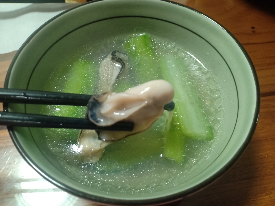 【鲜美清甜】丝瓜生蚝汤的做法