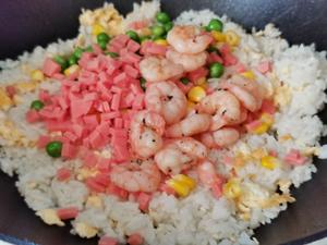 咖喱虾仁蛋炒饭的做法 步骤7