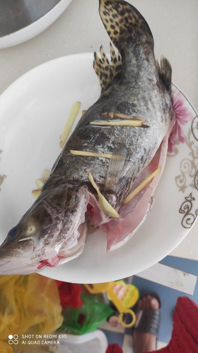 就像有句话所说：成年人的世界里，从来就没有“容易”二字。很多时候，你只能单枪匹马，直面生活的兵荒马乱。