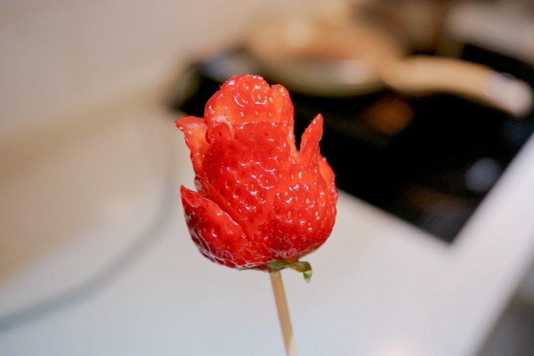 草莓玫瑰花——让草莓一分钟变玫瑰