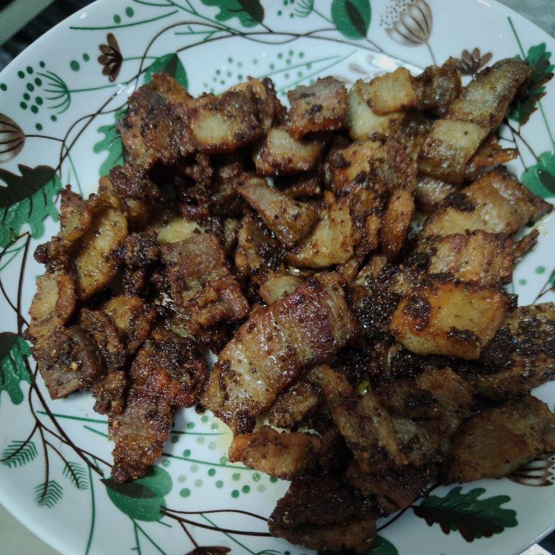 “椒盐五花肉” 一口炒锅就能吃到烧烤
