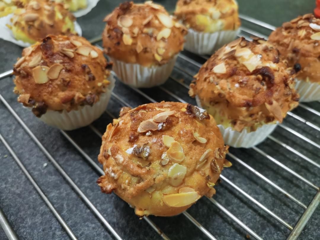 香香软软的杏仁核桃小包子