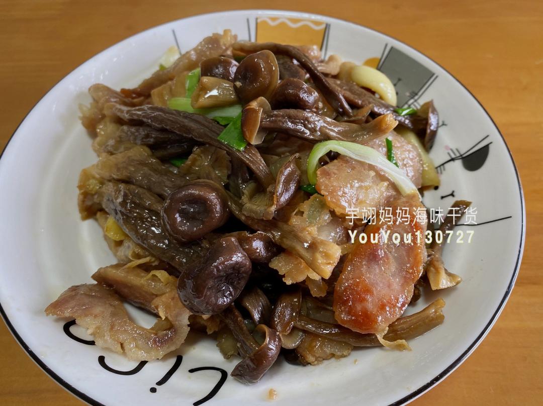 鹿茸菇炒腊肠，菇比肉好吃