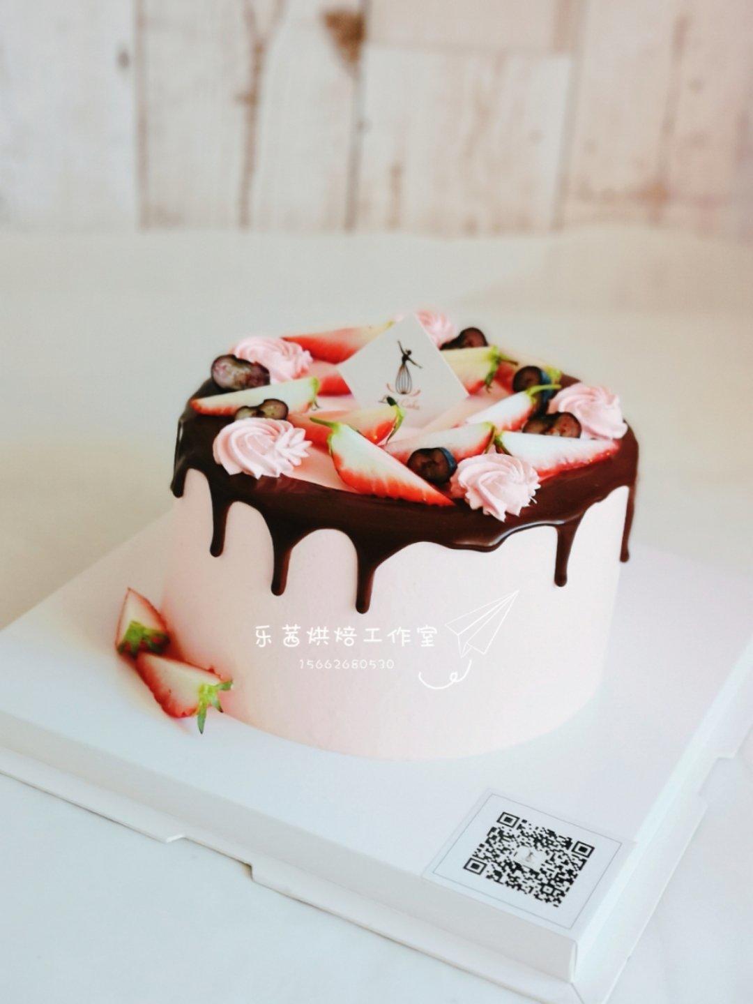 蛋糕淋面：巧克力甘纳许淋面（超美腻超快手）