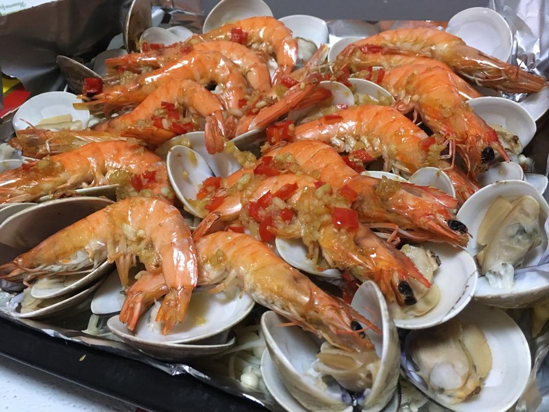 蒜蓉金针菇烤花蛤虾