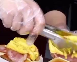 网红EGG DROP芝士厚蛋烧三明治 🥪『平底锅美食』的做法 步骤10