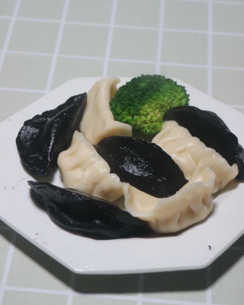 青岛特色：墨鱼饺子