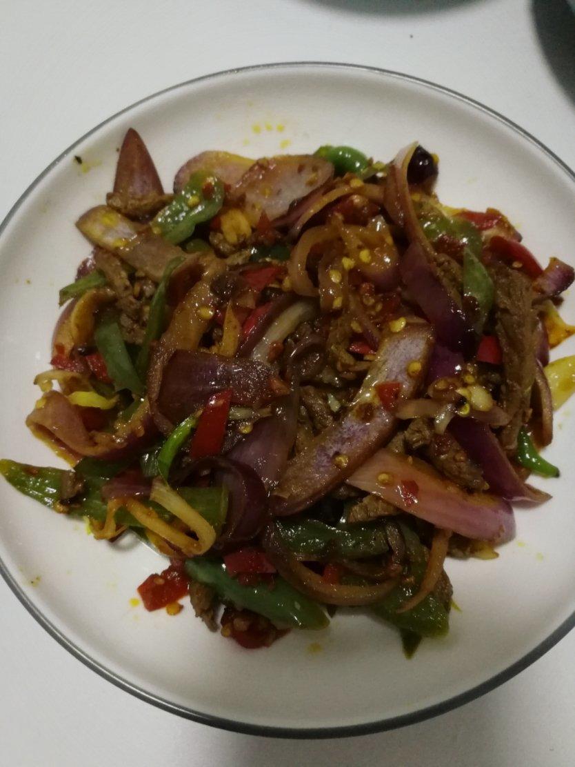 厨师长教你：“青椒牛肉丝”的家常做法，家乡的味道，先收藏了