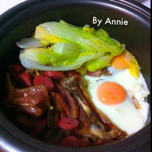 香肠腊鸡腿煲仔饭