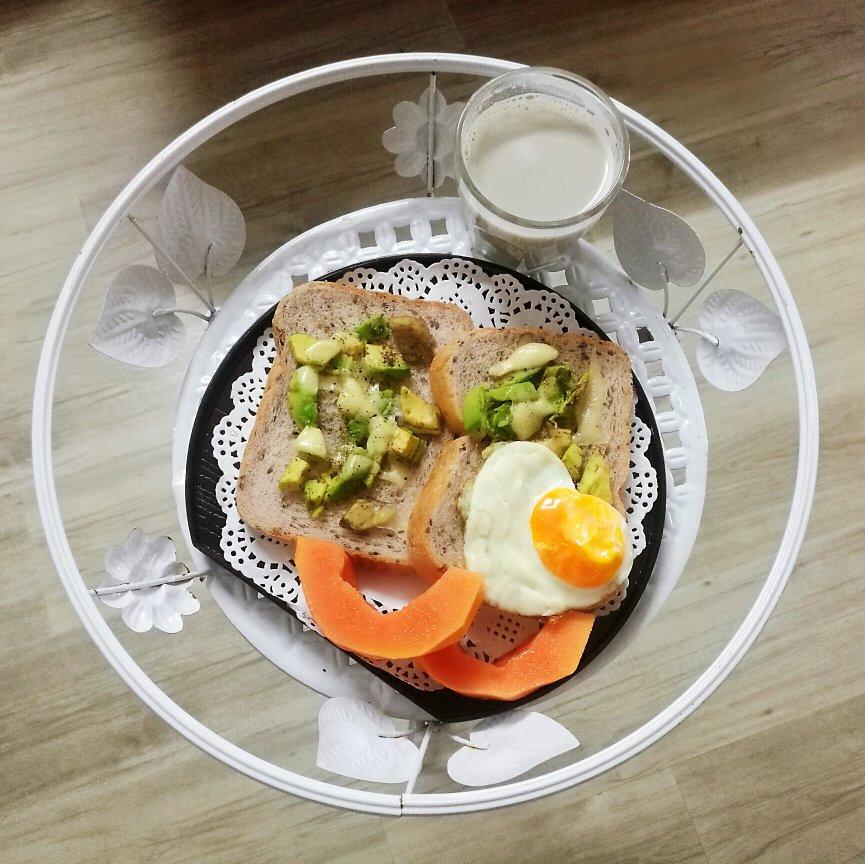 巨好吃的牛油果土司