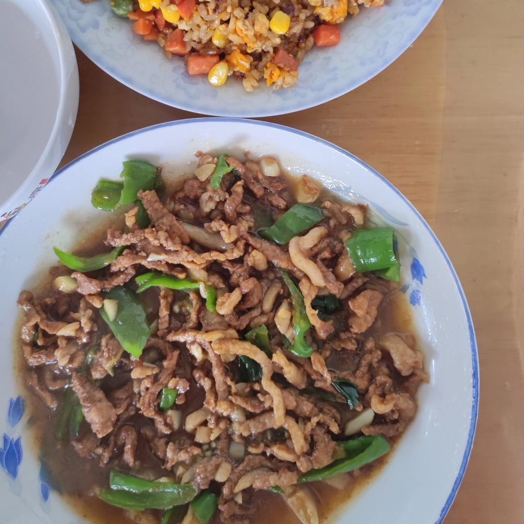 青椒肉丝，这样炒太好吃了。