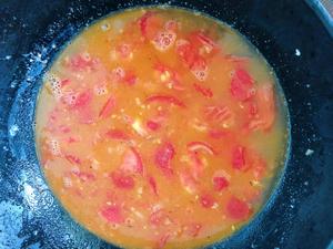西红柿菌菇豆腐汤的做法 步骤7