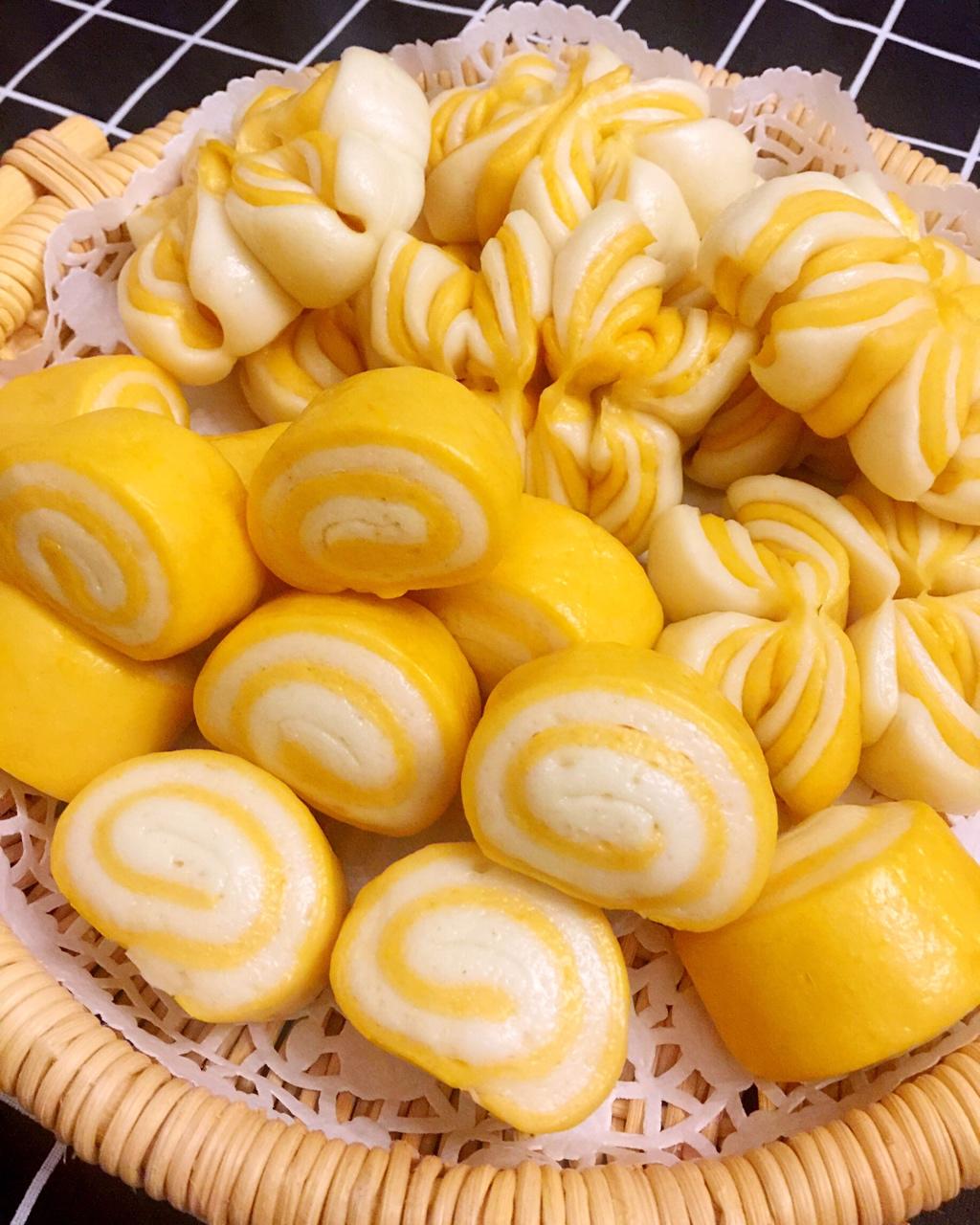 小小橙子妈做的南瓜双色花卷