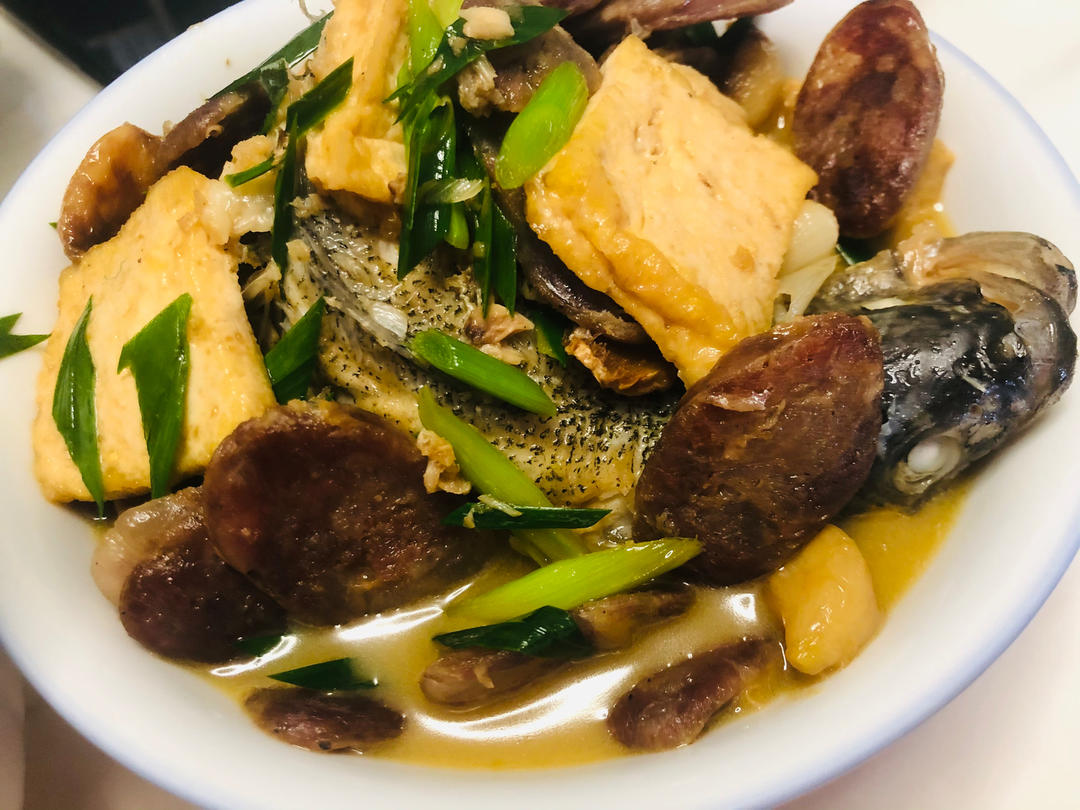鱼与香肠的约会～香肠豆腐炖鱼～