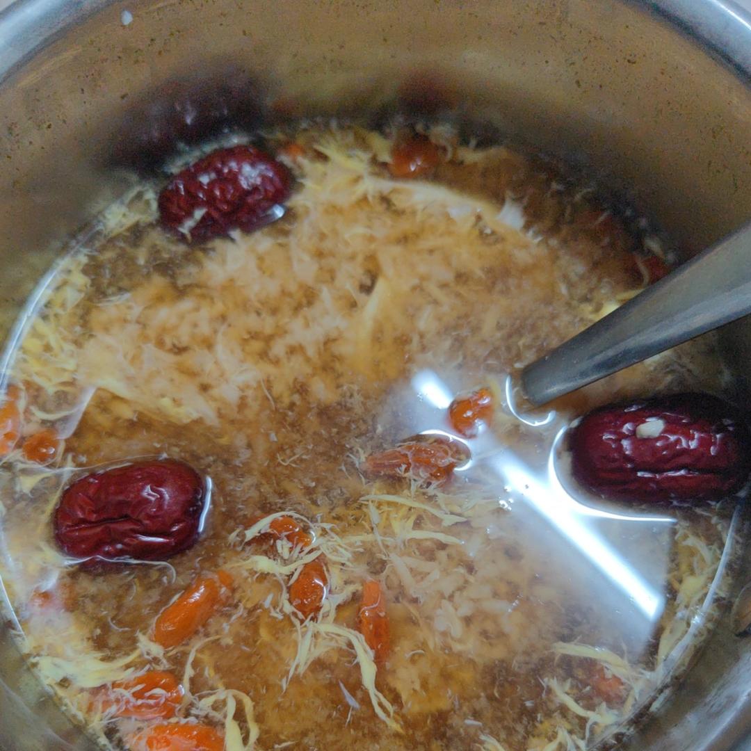 阿胶甜酒桂圆红枣枸杞红糖冲蛋