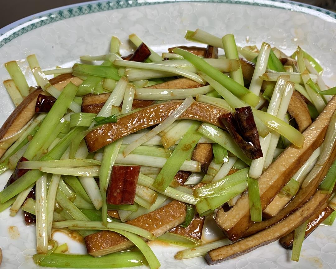 韭黄炒豆干的做法