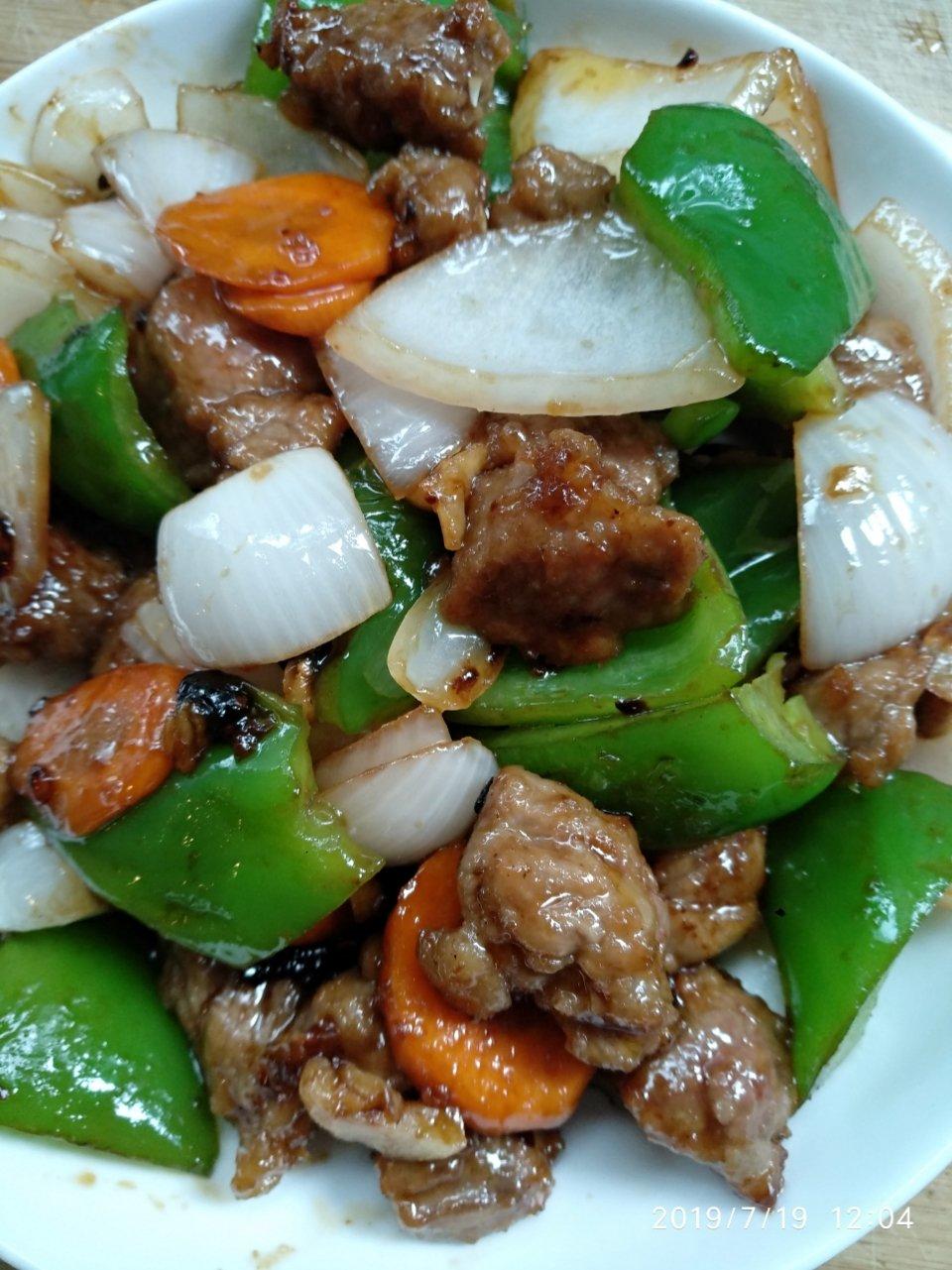 孜然洋葱炒牛肉粒