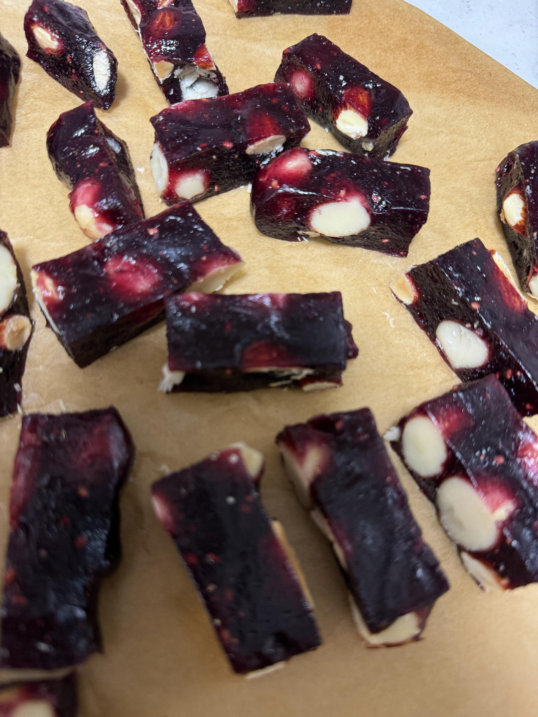 双莓夏威夷果软糖