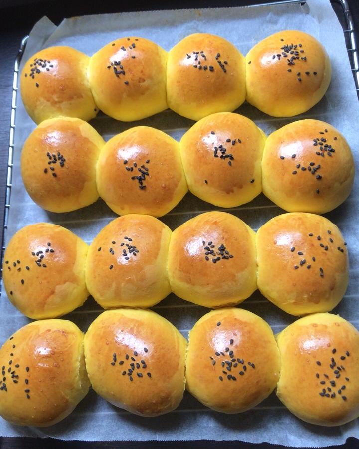 南瓜奶油小餐包（一次发酵）