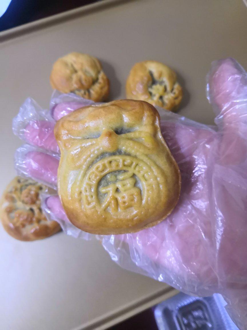 广式月饼—蛋黄莲蓉月饼