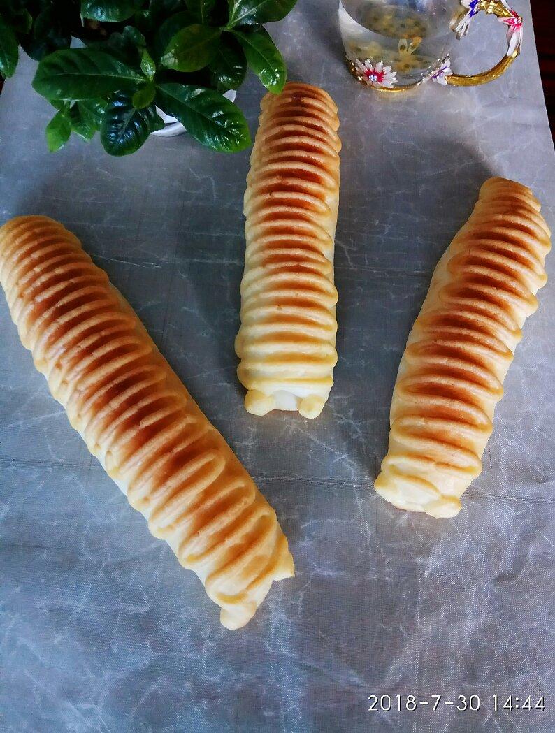 面包房里最受欢迎的毛毛虫面包