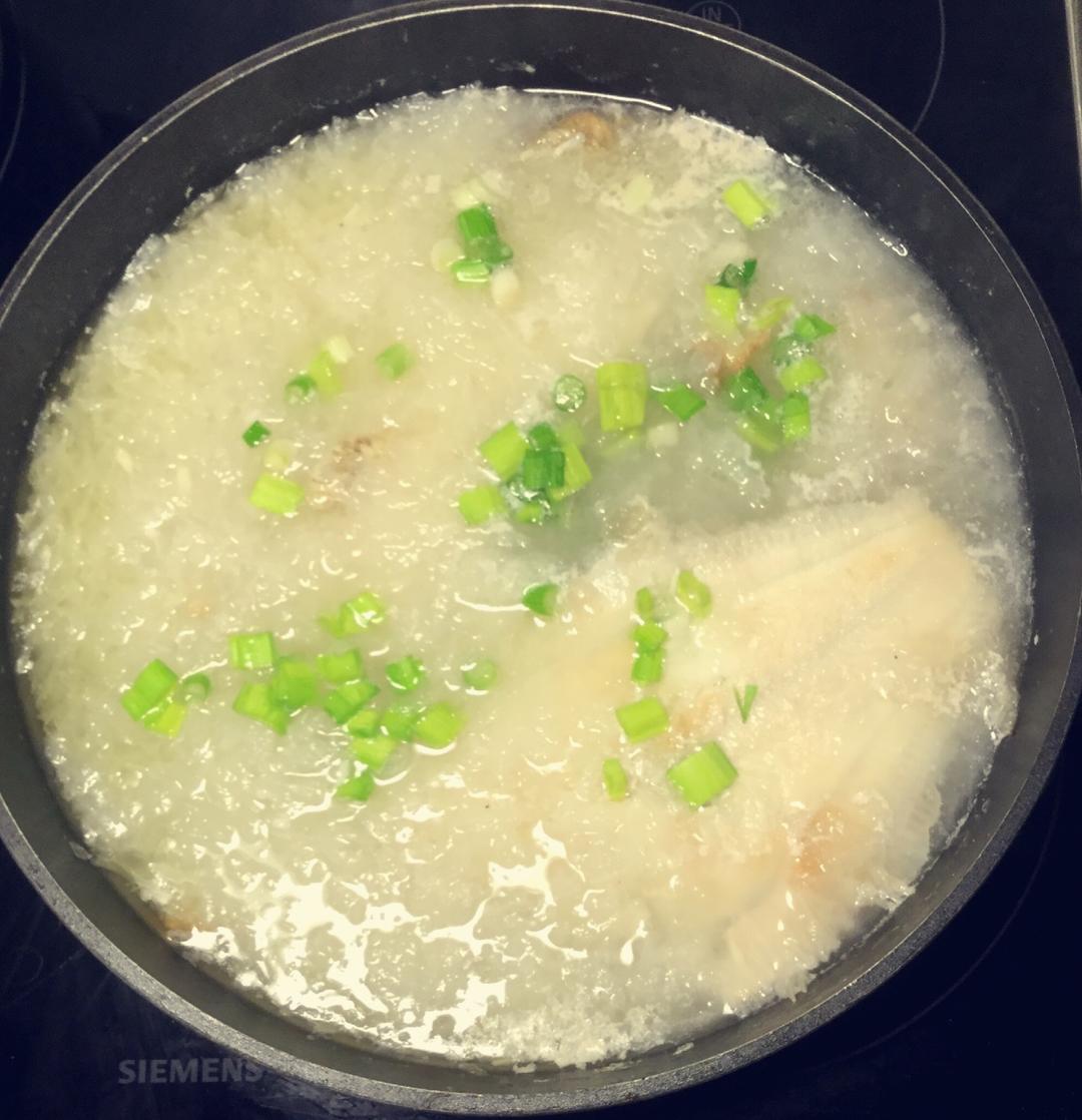 萝卜丝鲫鱼汤
