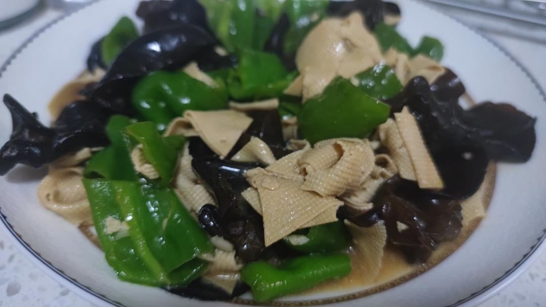 伴有灵魂汤汁的-豆皮炒尖椒