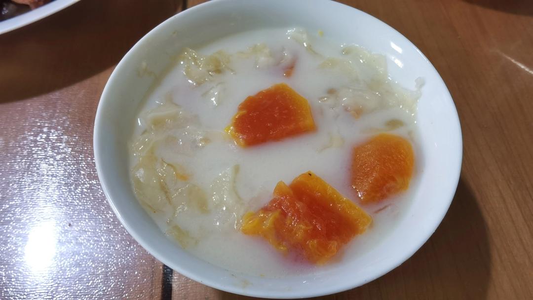 木瓜牛奶银耳汤，美白养颜必喝