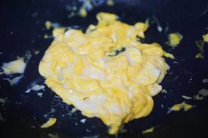 鸡汁芝士嫩蛋—太太乐鲜鸡汁快手菜的做法 步骤6