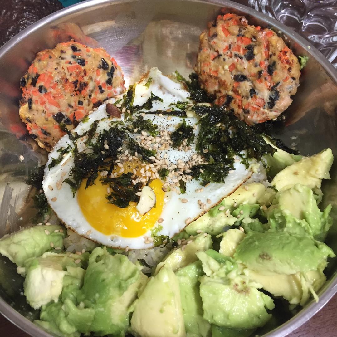 【增肌减脂】牛油果鸡蛋拌饭