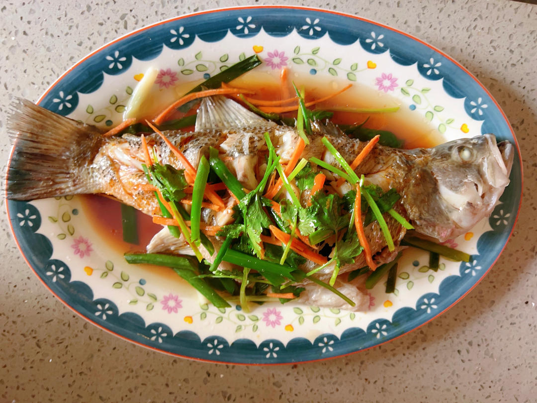 清蒸鲈鱼，肉质鲜嫩